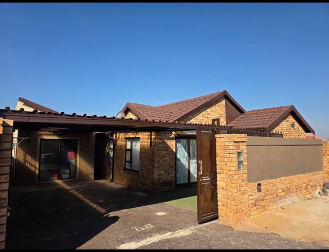 3 BEDROOM FREEHOLD FOR SALE IN GROBLERPARK